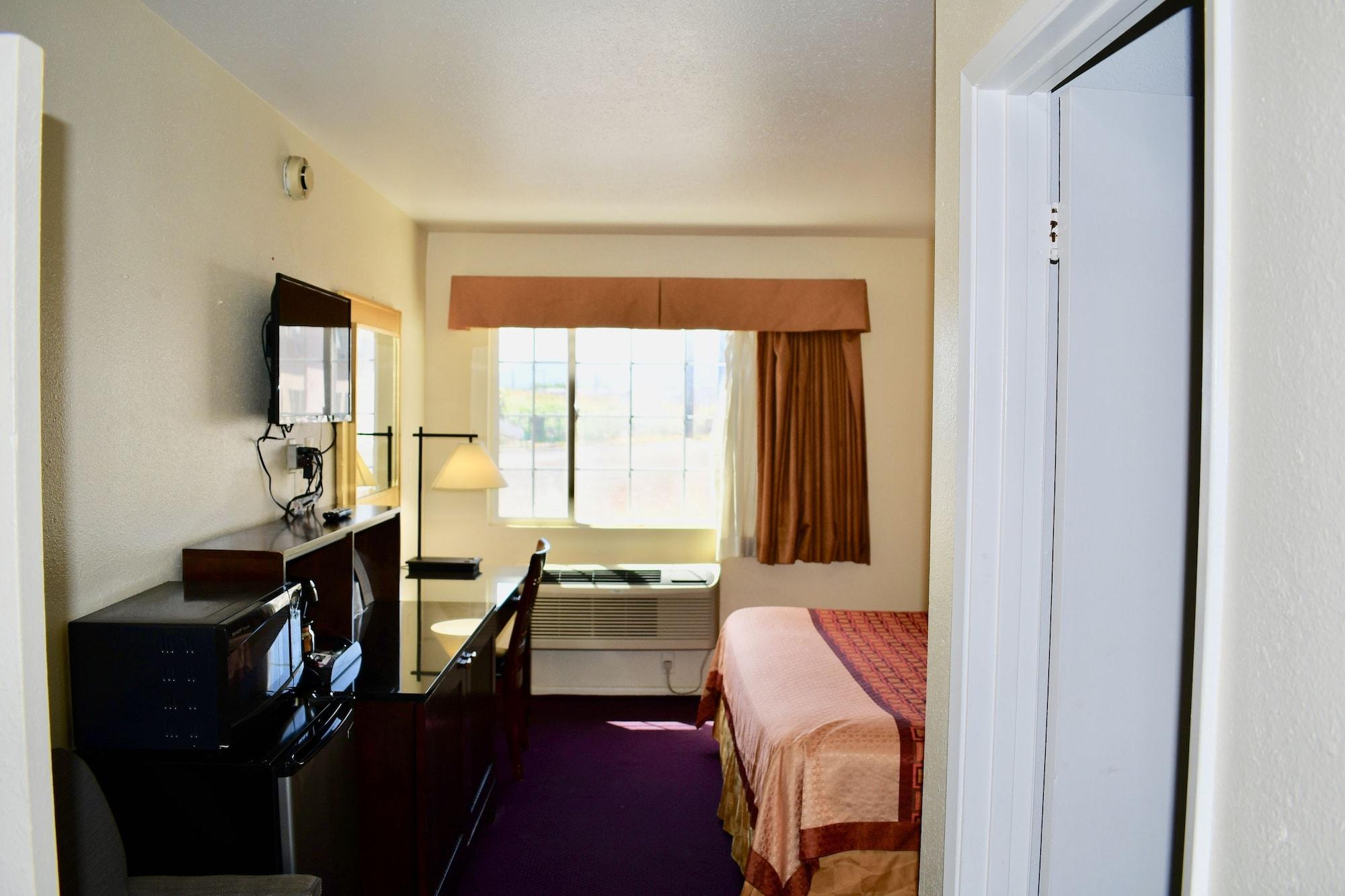 Travelers Inn Medford Bagian luar foto