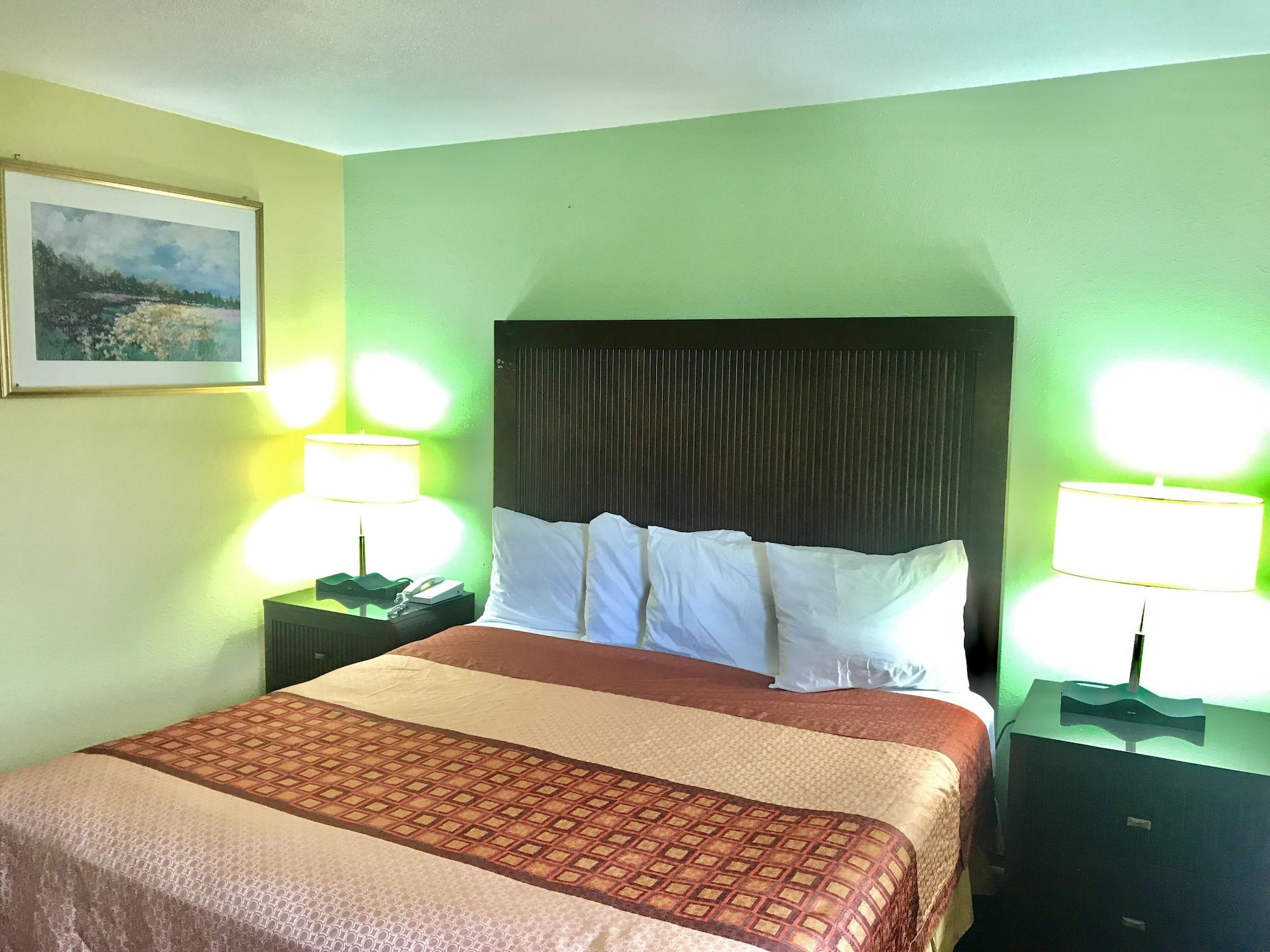 Travelers Inn Medford Bagian luar foto