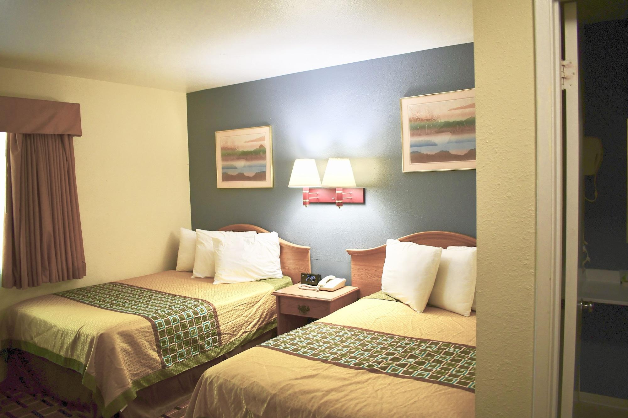 Travelers Inn Medford Bagian luar foto