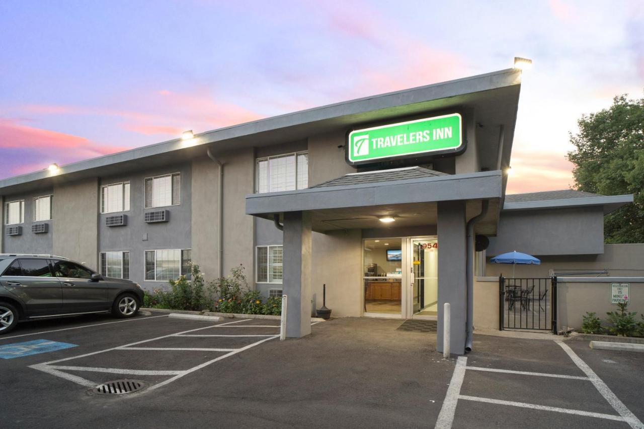 Travelers Inn Medford Bagian luar foto