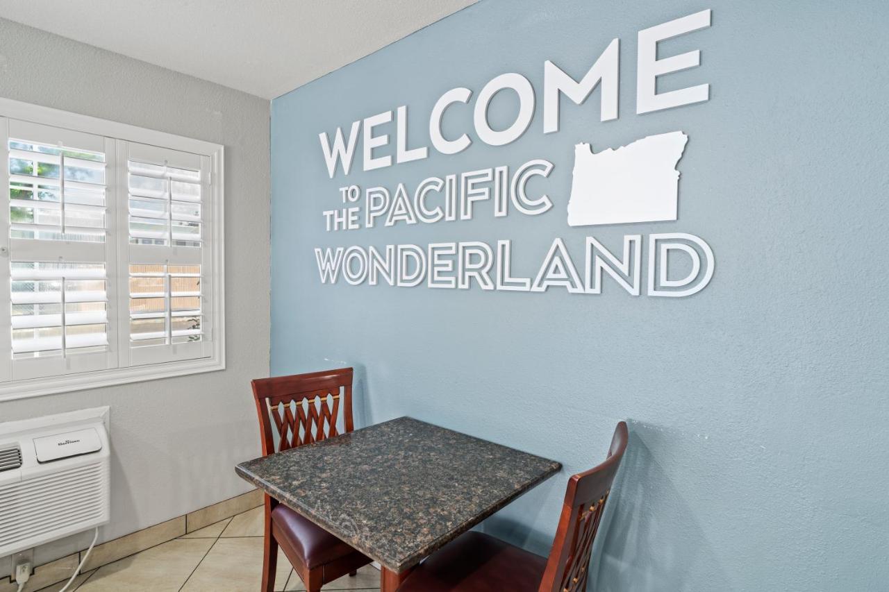 Travelers Inn Medford Bagian luar foto