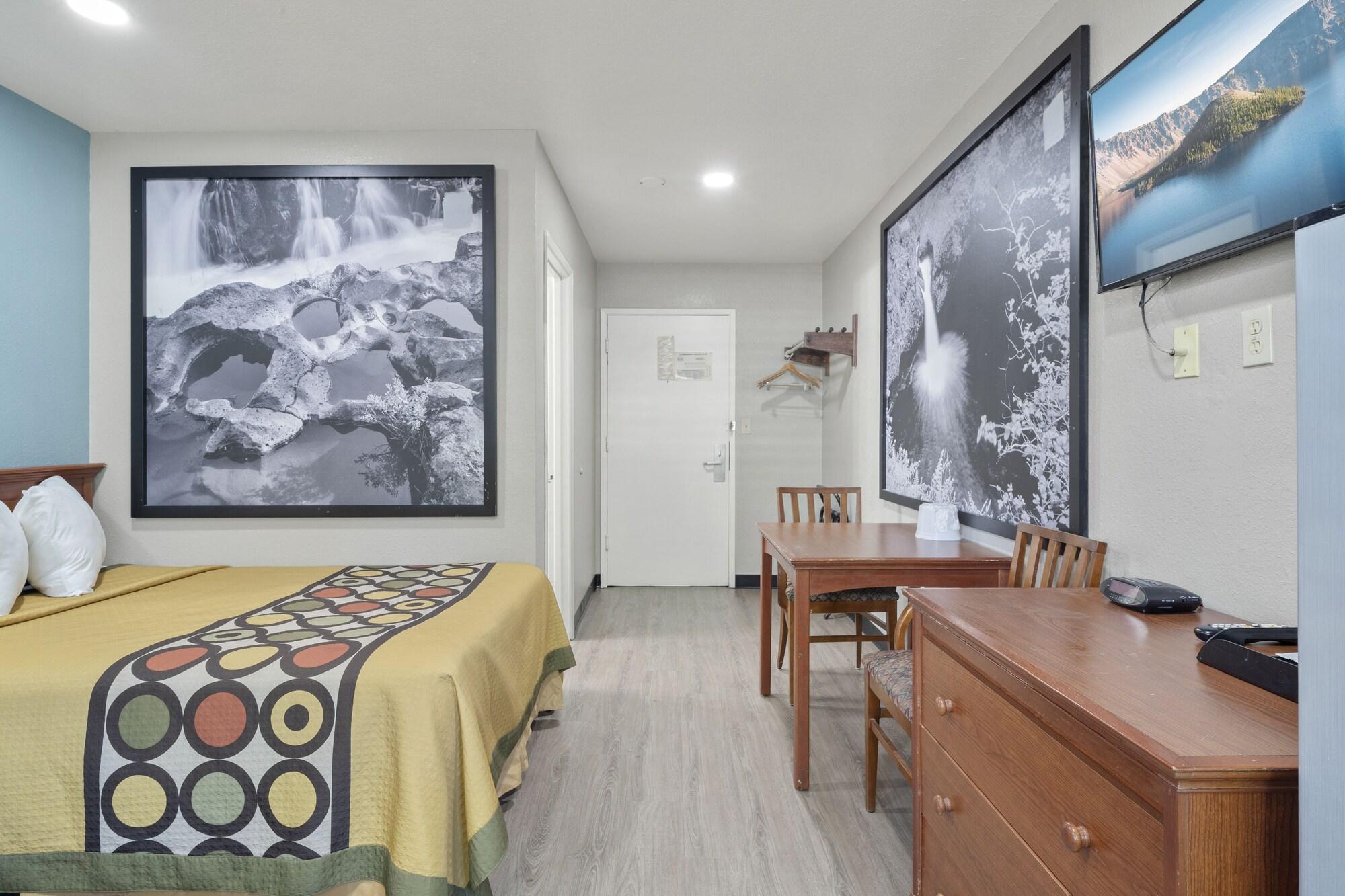 Travelers Inn Medford Bagian luar foto